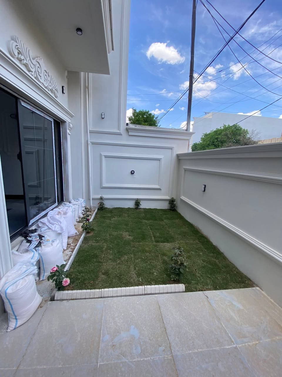 🏠اعلان اعلان
داران للبيع
موقع مميز
~~~~~~~~~~~
📄طابو ملك صرف
🧱بناء درجه اولى
~~~~~~~~~~~
سقف مغربي ✔️
واجهة فلين✔️
نظام تبريد مركزي✔️
بناء هندسي✔️
بناء ملكي✔️
~~~~~~~~~~~~
📐المساحه:-150 م
📐الواجهة :7.5م
~~~~~~~~~~~
📍الموقع :-طريق بغداد
حي المعلمين
~~~~~~~~~~~
💸السعر :-علق ب(تم) يوصلك السعر مناسب 
~~~~~~~~~~~
الطابق الاول  يحتوي:-
استقبال +هول+مطبخ +مطبخ حار
غرفتين نوم+صحيات
~~~~~~~~~~~
الطابق الثاني يحتوي على:
هول +صحيات+
غرفتين نوم 
~~~~~~~~~~~
للاستفسار اكثر الاتصال على
***********📱
~~~~~~~~~~~
نستقبل جميع العروض 
🏠السكنيه  🏛️التجاري
