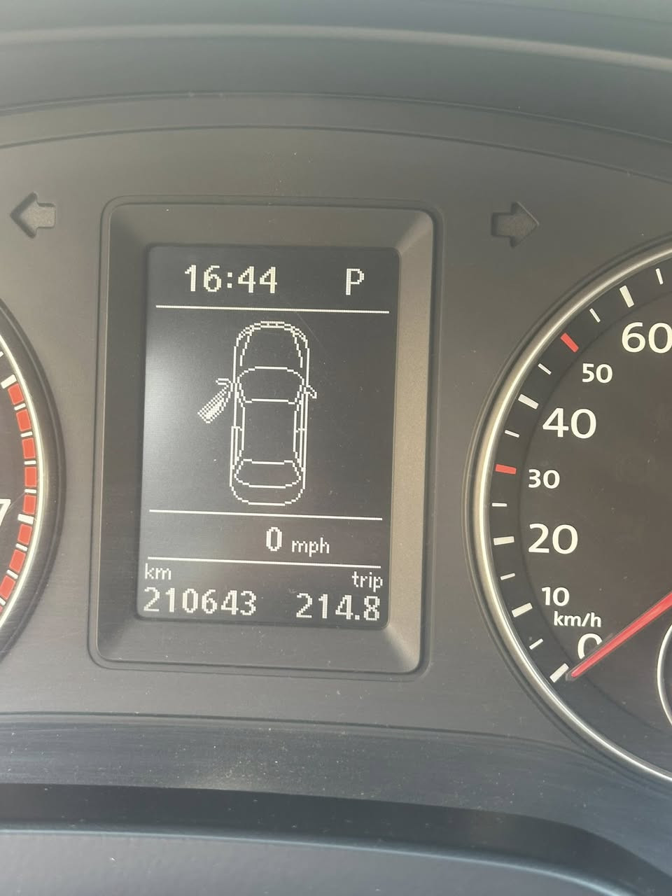 سلام عليكم
جيتا ٢٠١٢ للبيع خليجي 

محرك ٢٠ 

سارة فول فول مواصفات اخر شي  وكالة مال شركة 

ماشية ٢١٥ الف كيلو 

سعر /100$  بيها شوية مجال   

المكان اربيل 

ضررهه / نص باب السايق صبغ و بيها شوية اماكن صغيرة معدلة عالبارد محرك ممفتوح بشرط و تبريد ثلج براد مال كير مصلح جديد بشرط
***********
