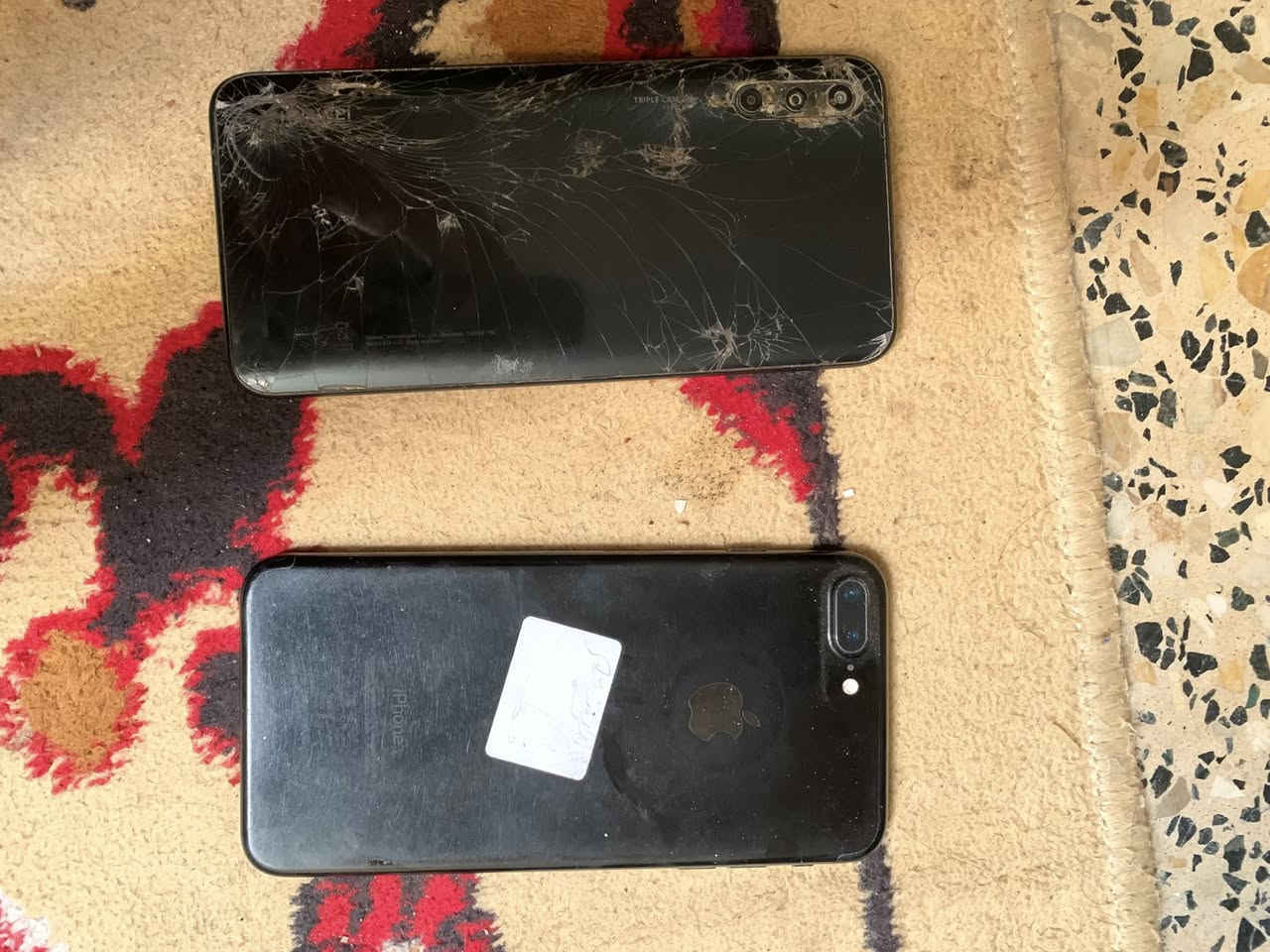 ايفون 7 بلس شغال كامل فقط بي عطل رام البورد
الباقي كفاله بلادي
ما
هواوي y9s شاشة عاطله والظهر مكسور 
مكاني بغداد البياع اي استفسار خاص


**إذا كنت صاحب هذا الإعلان وتريد حذفه لأي سبب، رجاءا أرسل رسالة إلى الدعم الفني**