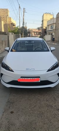 عندي بي واي دي سيل 5 مديل 25 ماشيه الكلي 9000 الف نص مواصفات بيهه بارد...