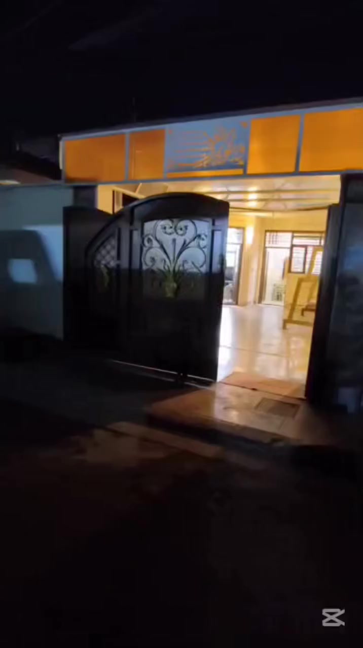 سلام عليكم توفر عندي بيت🏠 مساحه 200متر طابق واحد ✔️بيت جاهز بناء حديث جبها 8 نزال 25 زراعي بغداد البلديات ✔️الضباط خلف الصحفيين قرب مدرسه زين القوس منطقه حي ✔️الامير المنطقه كامله خدمات ماعده تبليط قريب الاستفسار اكثر ✔️***********سعر خاص رد ماسنجر وتساب اخوكم حسن ✔️للعقار
