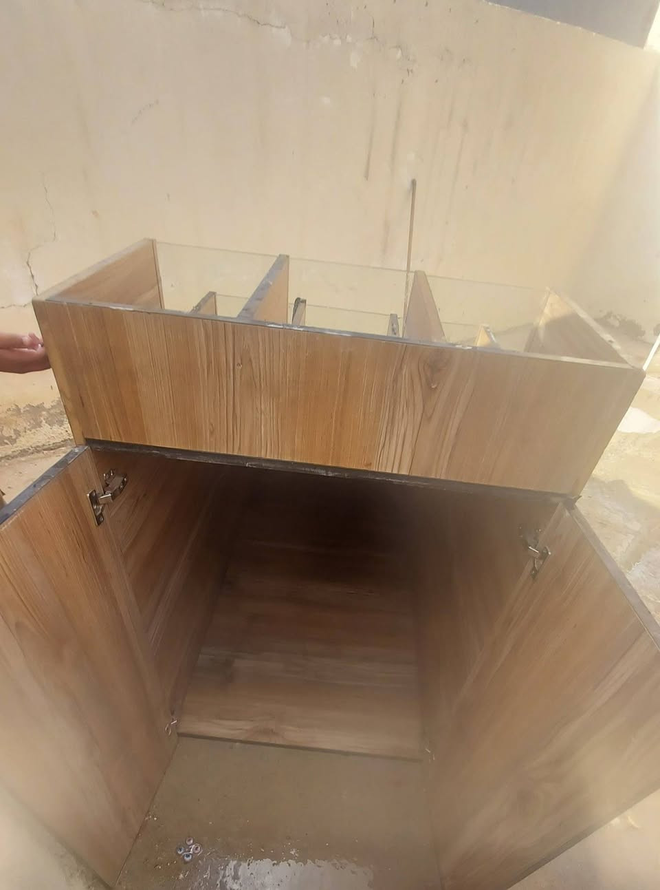 السلام عليكم ورحمة الله وبركاتة 
ميوزه محل مستعمل نص سنه فقط
سعر الميز الواحد 60الف وبي مجال 
العنوان الموصل مشيرفه شارع 30
رقم التواصل ***********
