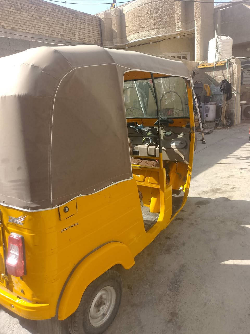 سلام عليكم تكتك موديل 20 اوراق المصطفى اصليه مكينه نظيفه مكاني المشتل السعر 5 وبيها مجال رقمي ***********
