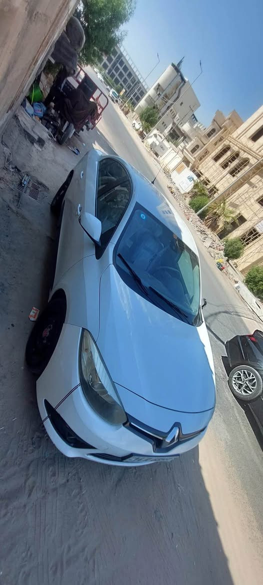 السلام عليكم 
رينو فلونس للبيع 
موديل ٢٠١٤
بيضاء نضيفه جداً
-
بدون حادث السياره خليجية 
فقط تلحيظات جداً خفيفه مال شارع من اشتريتها وما مبينه اصلاً بس للذمة احجيها
السيارة شرط غرفتها بلادية 
سستم الاير باك كامل 
كهربائيات كاملة 
سيارة ع البلاد مال شركة 
2 بصمة سويج
-
المحرك بلادي جاي سينترا ٤ سلندر 1600
8 نوزل اقتصادي جدا
-
الكير  يحتاج تبديل بس يحمه يبوش
-
تبريد شغال وكامل 
السيارة تقريبا ماشية 122 الف كم  
-
سيارة جاهزة من كل شي فقط رايدلها شاشة
عندي الكومباس والكفر كامل 
-
مواصفات السيارة 
-
كير اوتو وعادي 6 نمر
٤ جامات كهرباء 
اشاير بالمرايات 
مرايات تحكم كهرباء
قفل مركزي اوتوماتيك
تحكمات بالستيرن 
تحكم سرعه مثبت سرعه و محدد سرعه
نظام ABS
مانع انزلاق 
-
الاضافات
-
4 لايت ليد ابيض + 2 كشاف شمسي
4 ويل + تاير جديد + سبير
مطريات جديدة
فرشة دشبول 
-
رقم وسنوية بصرة انكليزي بأسمي
-
ياجماعة كتبت كل التفاصيل 
بدون اي زيادة ولانقصان
-
والي عنده استفسار يخابر 
-
مكان السيارة البصرة / الامن الداخلي 
-
السعر المطلوب 68$
-
للاستفسار : *********** البصرة, العراق
