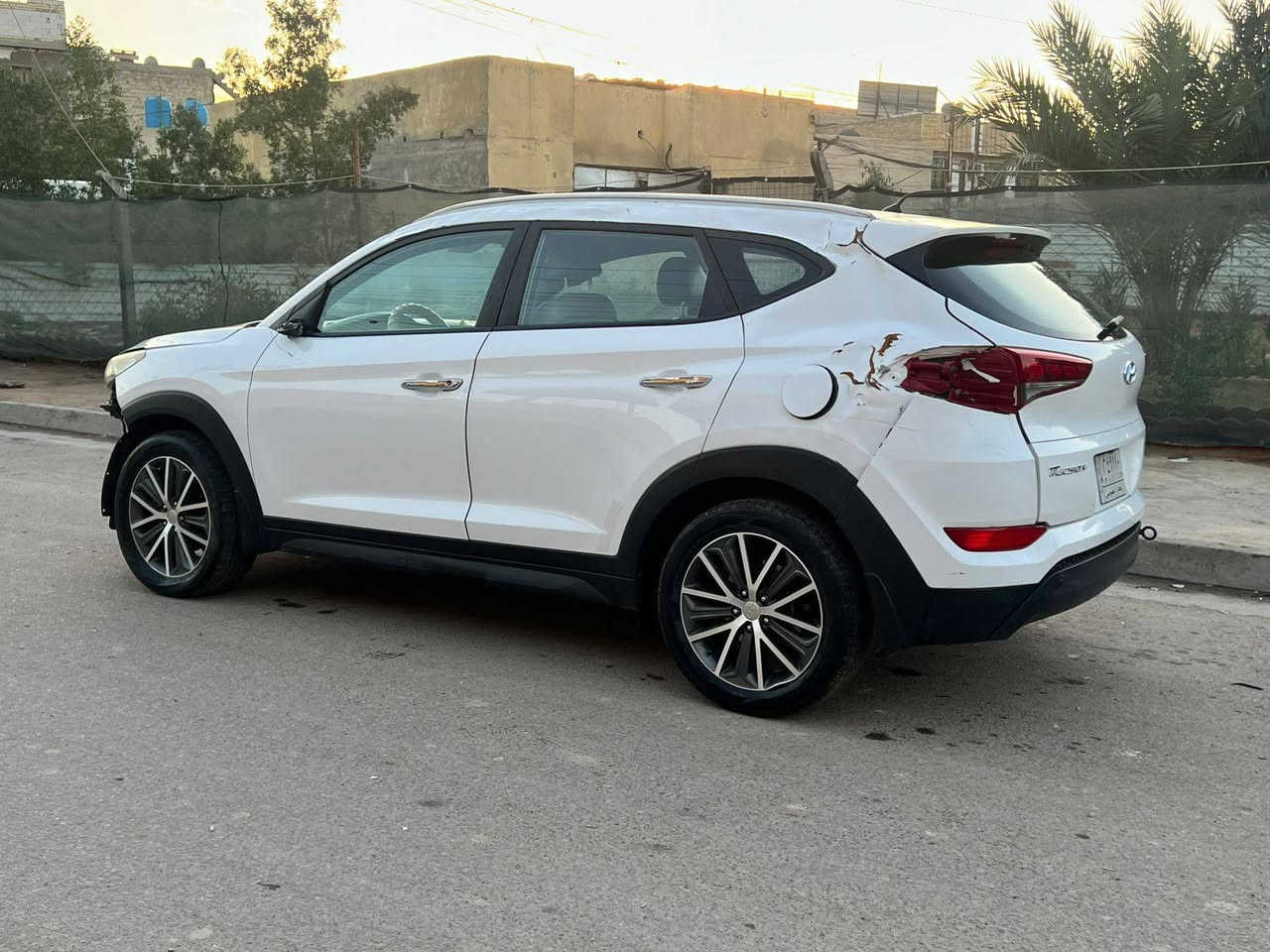 السلام عليكم توسان موديل ٢٠١٧ رقم بغداد  خليجي بيها حادث كما موضح بالصورة سياره شغالة وتمشي  تباع على هذا حال مكان بغداد سعر ١٠٥ ورقه وبيها مجال شراي الاتصال *********** ثاني *********** بغداد, العراق
