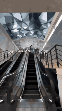 لأول مرة في الجنوب يعلن معرض كاكه مروان عن توفير وتُصنع……..
 الأسقف الفرنسية الاسترتش سيلينج من غشاء بولي فينيل كلورايد (PVC) عالي الجودة يُشد حراريًا فوق هيكل من الألومنيوم. من مواصفاتها الرئيسية: مقاومة للرطوبة والحرارة حتى 80 درجة مئوية، متانة عالية، وسهولة في التركيب والتنظيف. كما أنها تتوفر بأنواع مختلفة (مط، لامع، مطبوع) وتُستخدم لإخفاء عيوب السقف الأصلي وإضافة لمسة جمالية راقية ،تتوفر بمواد تركية وفرنسية.

بعيداً عن التقليد ، هذا السقف يكون بديل السقف المغربي والثانوي ،وايضاً يمكنك تبديله في المستقبل.
#للاستفسار__والتواصل
***********
***********
#معرض #decor #explorepage
