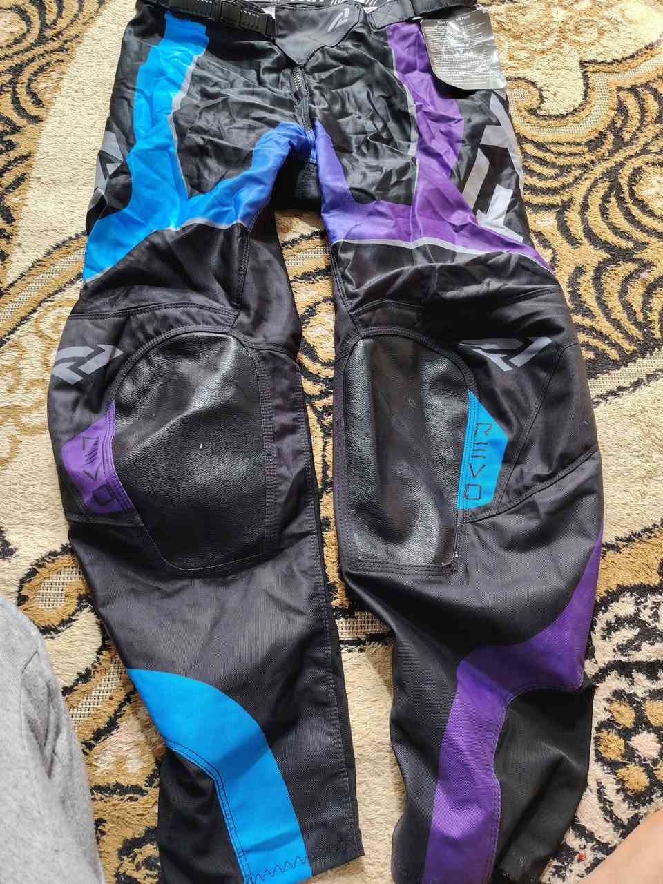 السلام عليكم
بدله مال سباق ماركه
قياس L
***********
