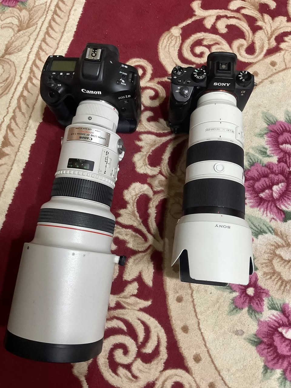 كاميرات كانون وسوني للتصوير السريع الرياضي
كانون 1Dxm2 عدسه 300 ملم نظيفه
السعر 5 ملاين و 600 الف كامله 
( جنطه ظهر رام cf شاحن بطاريه حزام )

سوني a9  عدسه 70-200 جي ماستر 
السعر 3 ملاين و 500 الف كامله 
( جنطه ظهر رام 4K  شاحن بطاريه حزام )

مكاني بابل
***********
