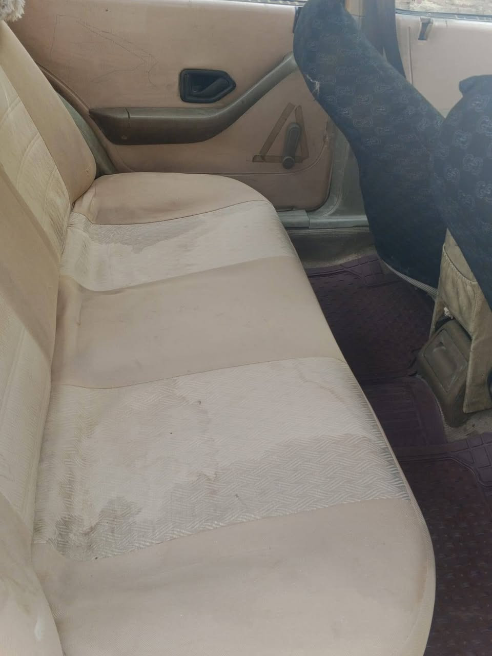 جوة السوك
بيجو GLX 405 موديل 2010  سيارة كاملة مكملة نصبتها تخبل داخلها حلو السيارة مابيها لامعجون ولا صبغ تخم تاير جديد جواها تبريد تدفئة كله شغال سيارة نشطة مكينه وكير كفالة لاتنقيص لاتبخير شلعه ومعدل خير من الله ترايها مفتوح 
مصفر هيئة وغرامات رقم بغداد تحويل ثاني يوم 
السعر : 25 وبيها مجال 
العنوان : بغداد الشعب شارع الصحه 
الرقم : *********** بي واتساب
