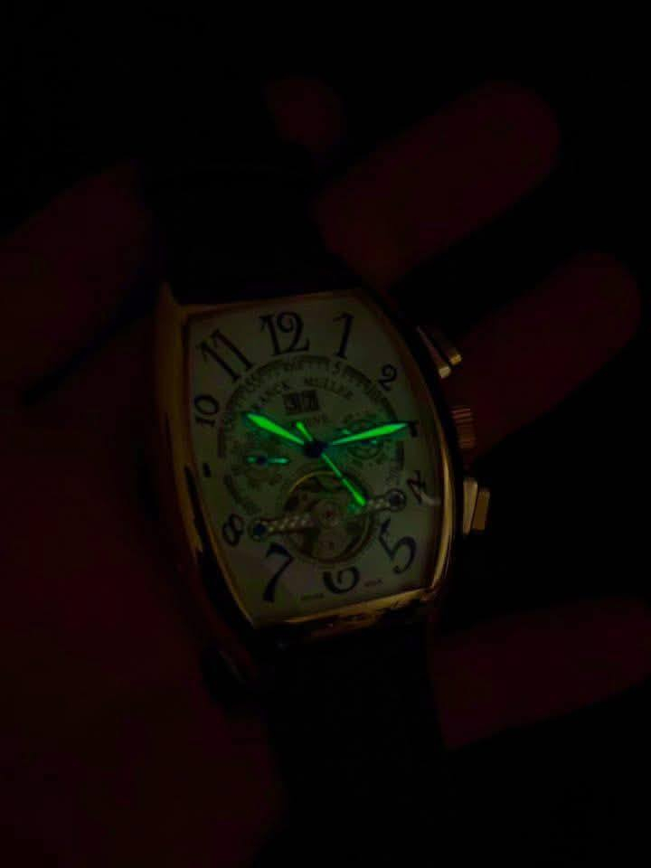 ساعة (فرانك مولر) بأب اول إنتاج (٢٠٠٤) وزن ثقيل ، مال باله غير مستخدم نظافة (١٠٠٪؜) و شغل (١/١) 
مكينتها اوتوماتك و تكويك {نظامين}
سناتر شغالة [اسبوعي/شهري]
سير جلد طبيعي بلادي 
طلاء ذهبي ثابت


**إذا كنت صاحب هذا الإعلان وتريد حذفه لأي سبب، رجاءا أرسل رسالة إلى الدعم الفني**