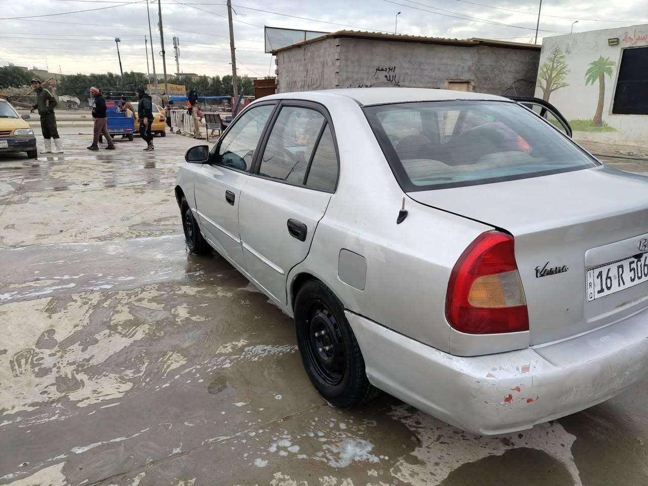 السلام عليكم هونداي فيرنه مديل 2001 اوتماتيك كفاله عامه من الكص وعيب شرعي رقم دولي قادسيه بسمي كير ومكينه مال كصه قبل شهر شادهن جدد جاهزه من كلشي مكان السياره الديوانيه السعر 45ورقه ***********
