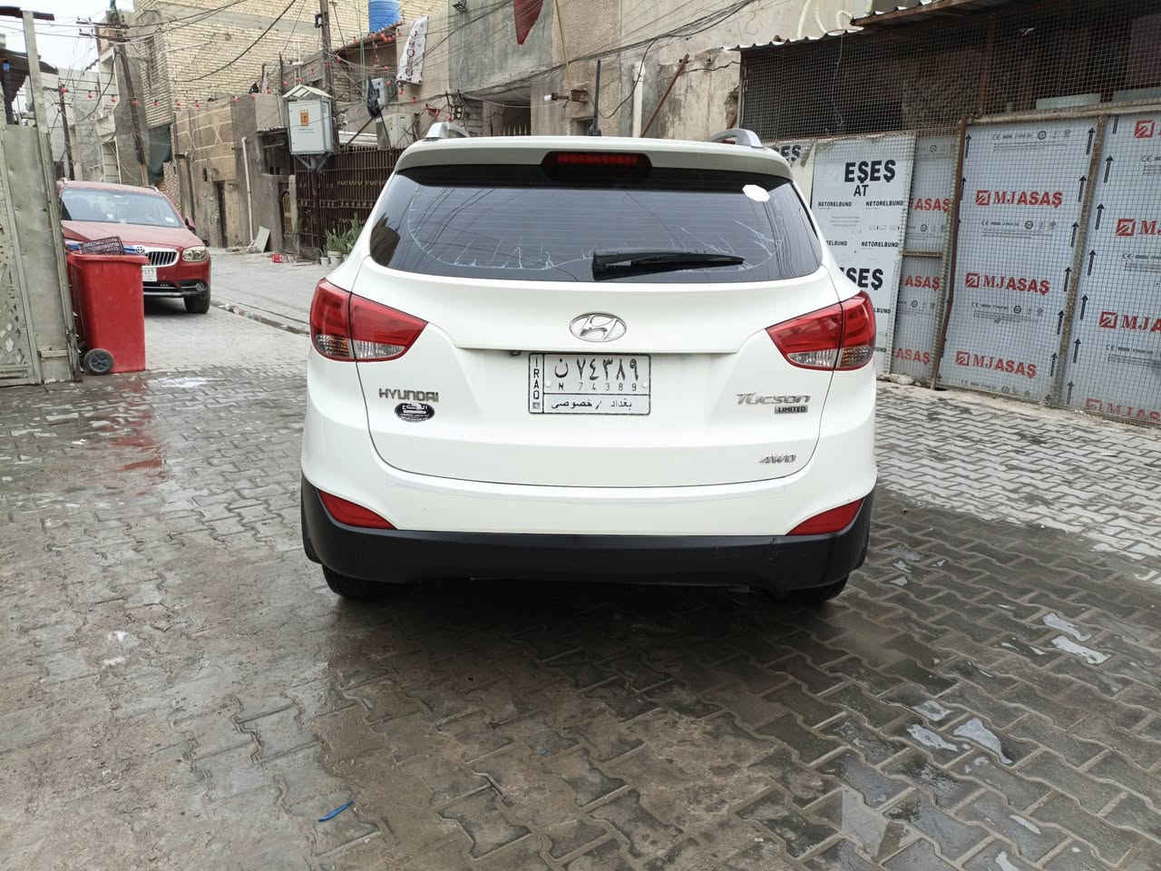 السلام عليكم توسان 2011 خليجي سياره فول مواصفات بدون ظربه والا صبخ بس مندل جاملغ اصلي بدون داخول سياره بصمه بنرامه كشناد جلد تحكم اسديرن محرك دوش مري شفط المكان محرك اكير خير من الله الاتنقيص والا نبخير المكان بغداد الجديده السعر 140 بيها مجال الرقم ***********
