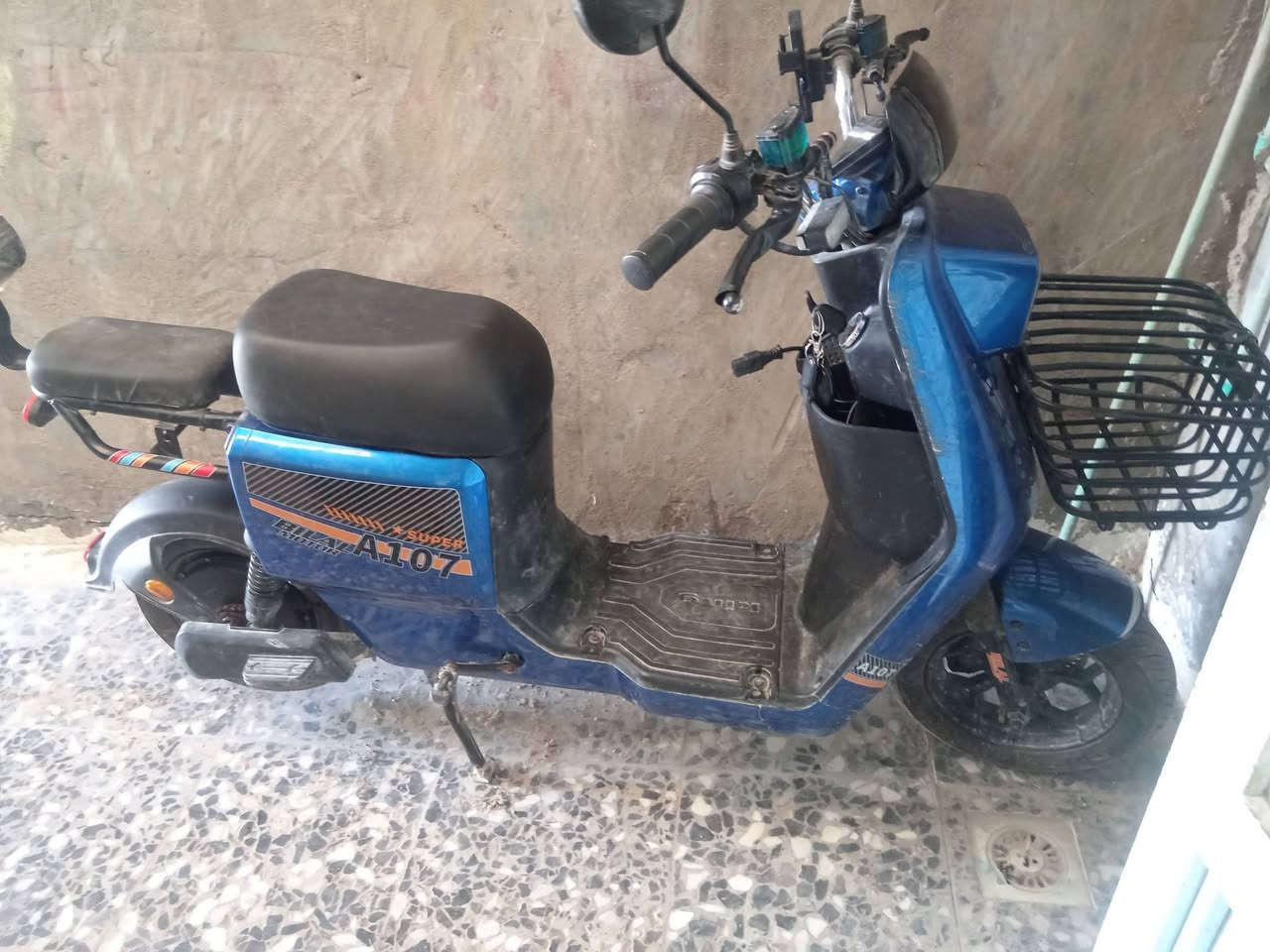 السلام عليكم
دراجه شحن للبيع  

المواصفات: 5 بطاريات كبار 

سرعه حقيقي 60km 

نظام الرجوع R 

نظام تشغيل بصمه. كارت. سويج  شغاله كامل الكهربائيات 

الدراجه جديده استعمال 3تشهر

السعر: 400 و بيها مجال بسيط 

***********

مكان كربلاء
