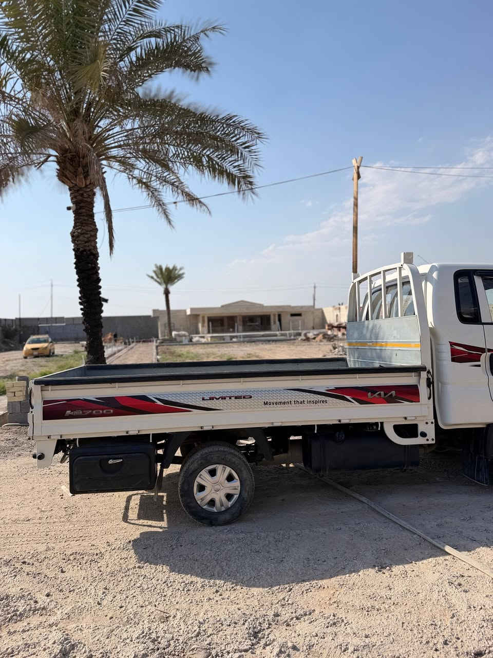 السلام عليكم كيا حمل نثيه موديل ٢٣ ماشية ٣٩ الف مكفوله عدا طخه باب السايق السعر ١٤٠ الاتصال ***********
