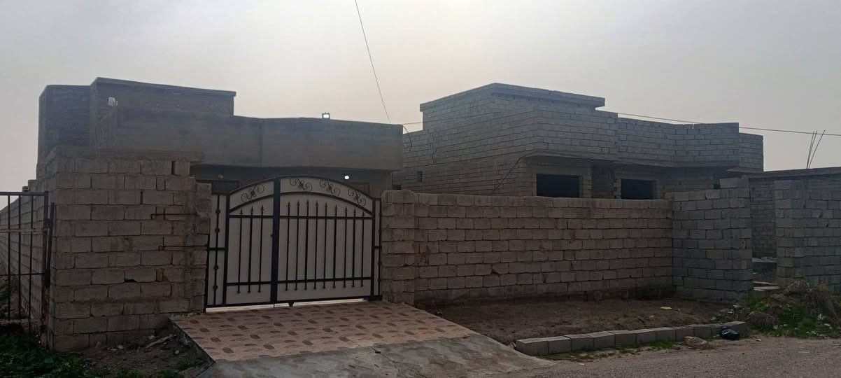 بيت للبيع مساحة 300زراعي كامل من كلشي سيراميك للشارع للستفسار مراسلة خاص ***********
