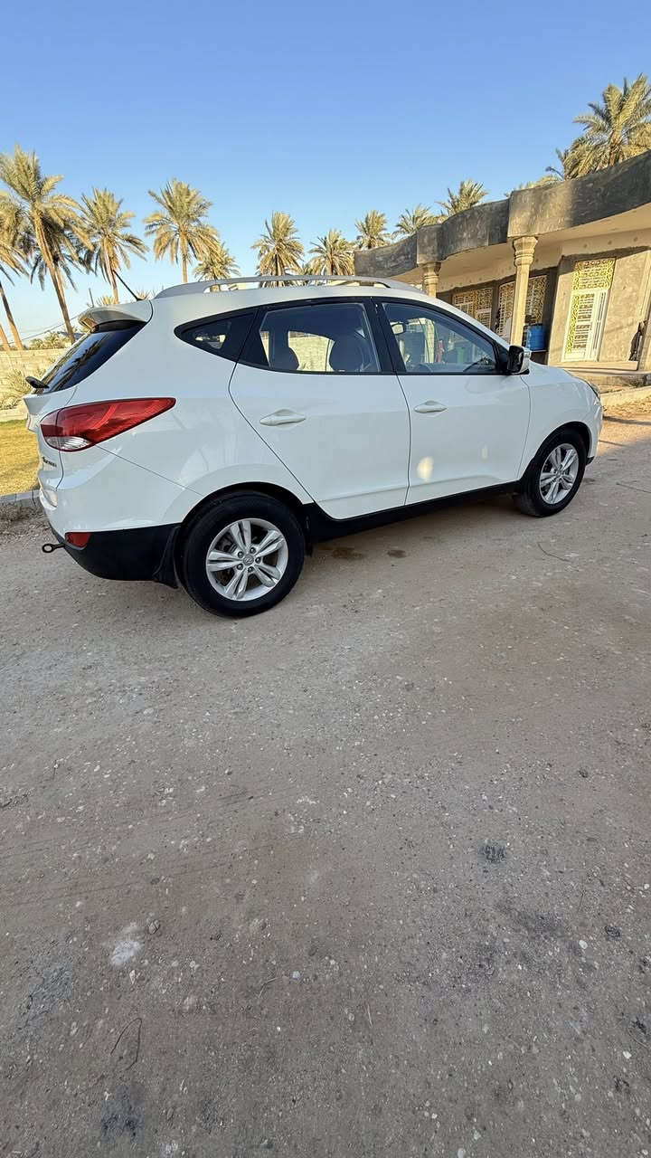 توسان للبيع 2012 ابيض صدفي محرك 2400 رقم كربلاء السياره جاهزه تخم تاير لايت زنون الموقع كربلاء الحسينيه 
السعر 135$
***********
***********
