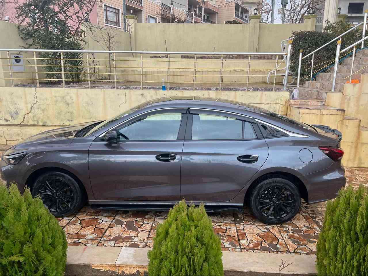 MG GT 2025 شکل نوێ 
گێڕ تۆماتیک 

مەکینە 1.5 بێ تۆربۆ 
هیچ هیچی نیە clean

فوول مواسەفاتە 
سلاید + 360 پلە کامێرا + ئاوێنە ئیشارەت +ئاوێنە شەفت + تحدید سورعە + سوکان ڤۆلیوم + کوشن جلد + ئۆتۆ برێک و برێک بەسمە + جوانکاری بۆکراوە +++
مەودای ڕۆیشتن 27هەزار KM 
ڕۆنی بە زەمانی تێدەکرێ 
Phone : 0750 725 4443 أربيل, العراق
