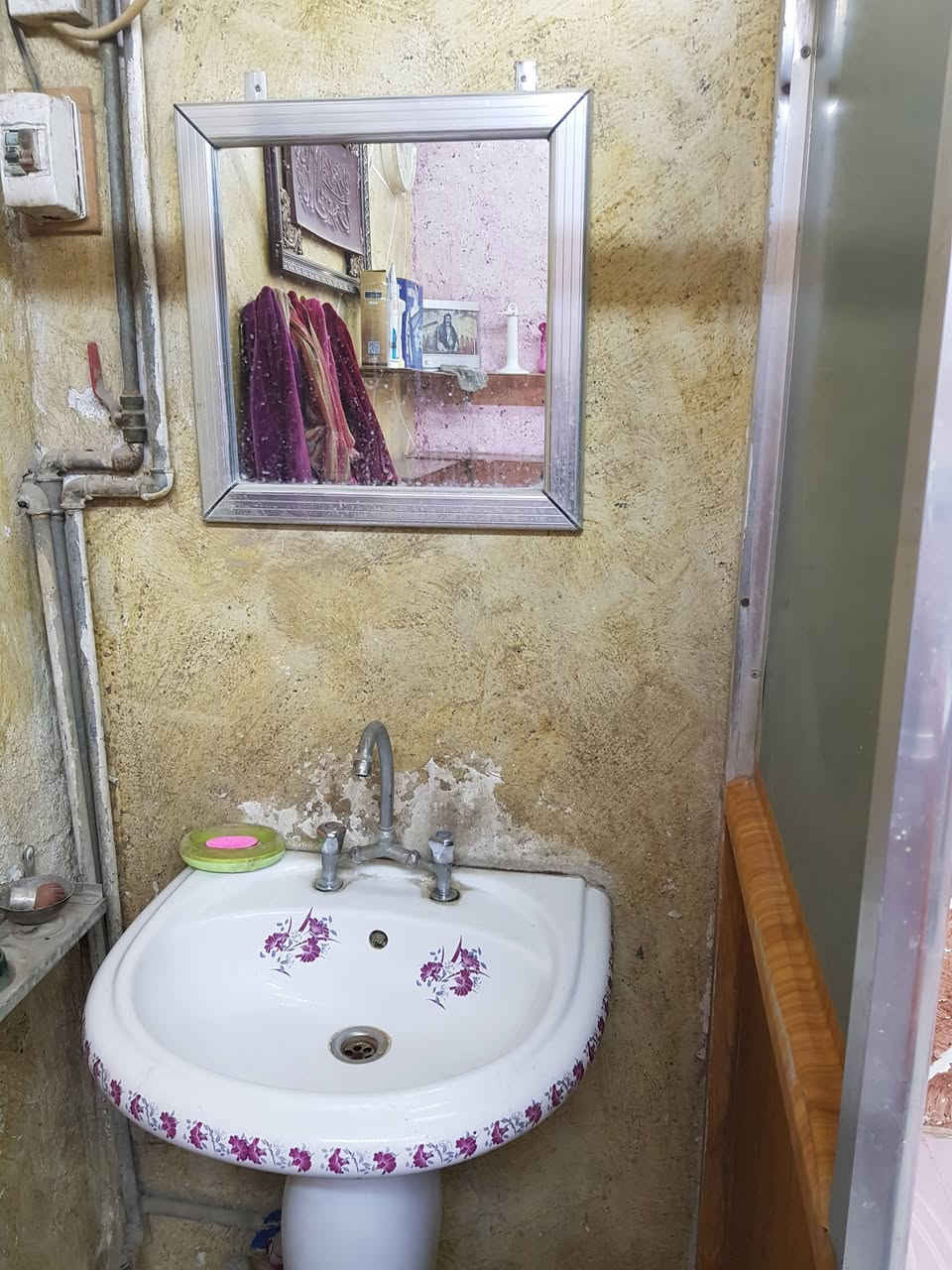 سلام عليكم اغراض محل حلاقه للبيع بغداد الحسينيه ت ***********
