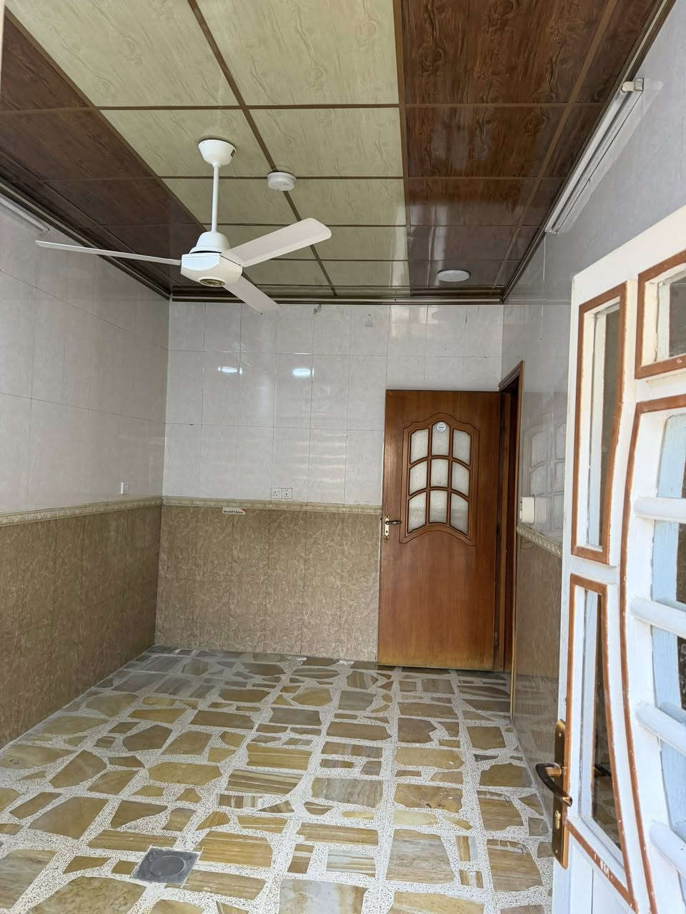 دار للأيجار حي المصارف خلف ارشد الزيباري 6 غرف مع هولين ومخزن وسرداب وكراج كبير وسبالت وكاونتر بيت بناء حديث وجديد كامل للتواصل ***********
***********
