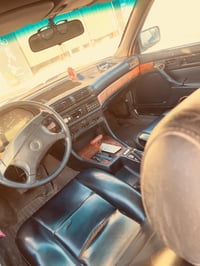 للبيع سيارة بي ام دبليو ، موديل ثمانينات. السيارة باللون الأسود ومزودة...