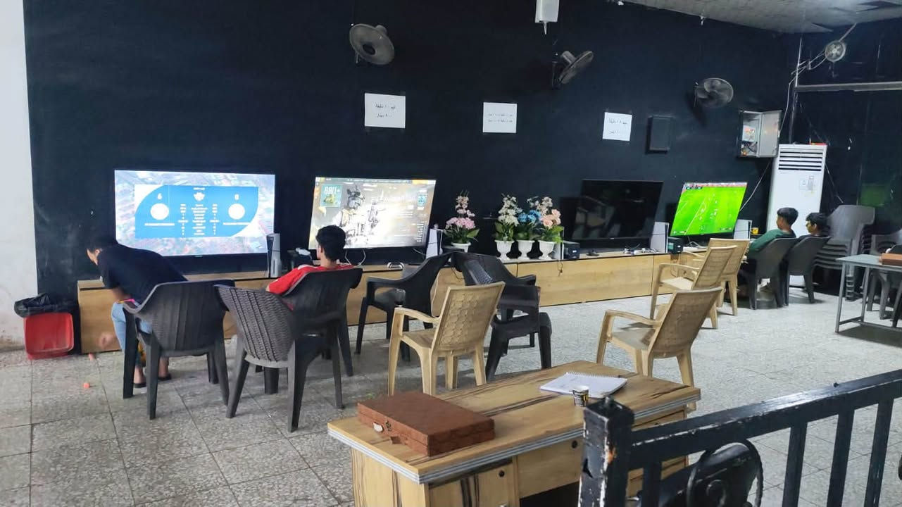 سلام عليكم كوفي للبيع متكامل من كلشي ايجاره مناسب بي بلياردات 2 و5 بليات  وجام خانه عزل بين الكعده ولبليردات مساحه 200 عنوان بغداد حي اور شيشان ستفسار اكثر ***********
