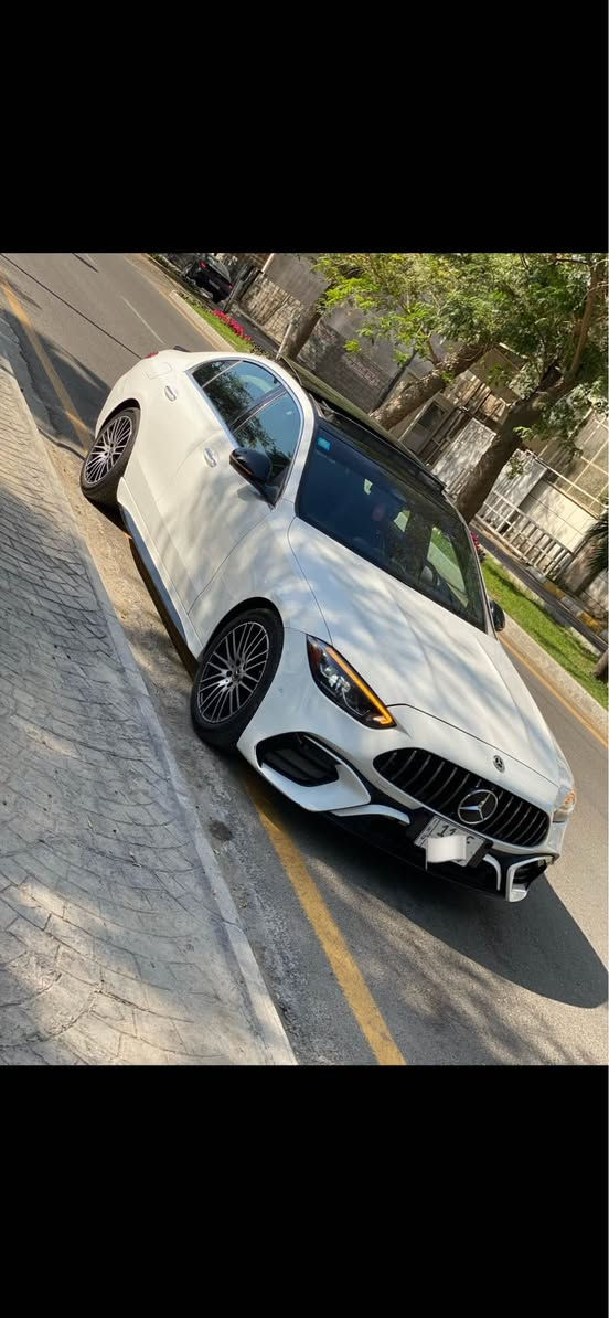 السلام عليكم 
مرسيدس بنز 300 C موديل 2024 وارد كندي بيها 3   قطع تبديل اصلي وبارد يعني بدون صبغ ابد
ماشية 57 الف كيلو متر
عليها كت Amg
مواصفات سلايد فتحة سقف 
بصمة وبصمة ابواب 
انارة داخلية الوان 
محرك كير واير بشرط مامفتوح 
فول فول مواصفات شاشة كبيرة لمس كاميرات محيطية 
حاسة رادارات كشن جلد
رقم بغداد السعر 28 الف دولار 
للاستفسار *********** 
المكان بغداد بغداد, العراق
