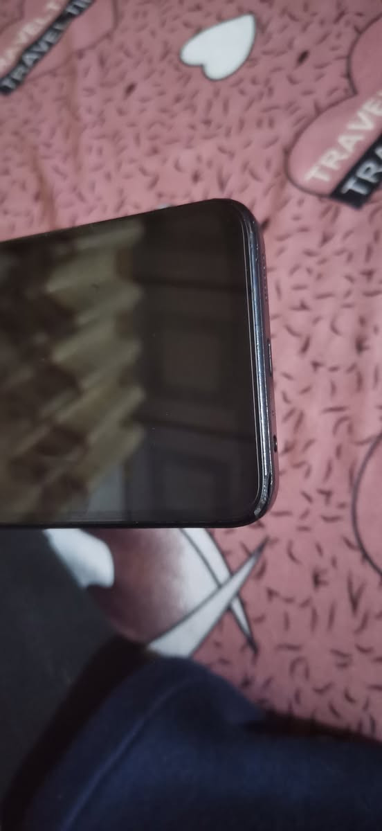 جهاز للبيع هونر شرط مامفتوح وكلو شغال وذاكرتو 128 ونضفتو كدام العين شحنو كلو شرط السعر 100 ( *********** )
