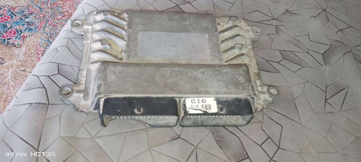 السلام عليكم ورحمة الله وبركاته 
عقل سايبه مستخدم نضيف 
ومكينه سايبه كامله نقص كم شفت 
180
ابي الخصيب محيله الشارع الوسط مقابل مضيف العوينات 
***********
بي واتساب
