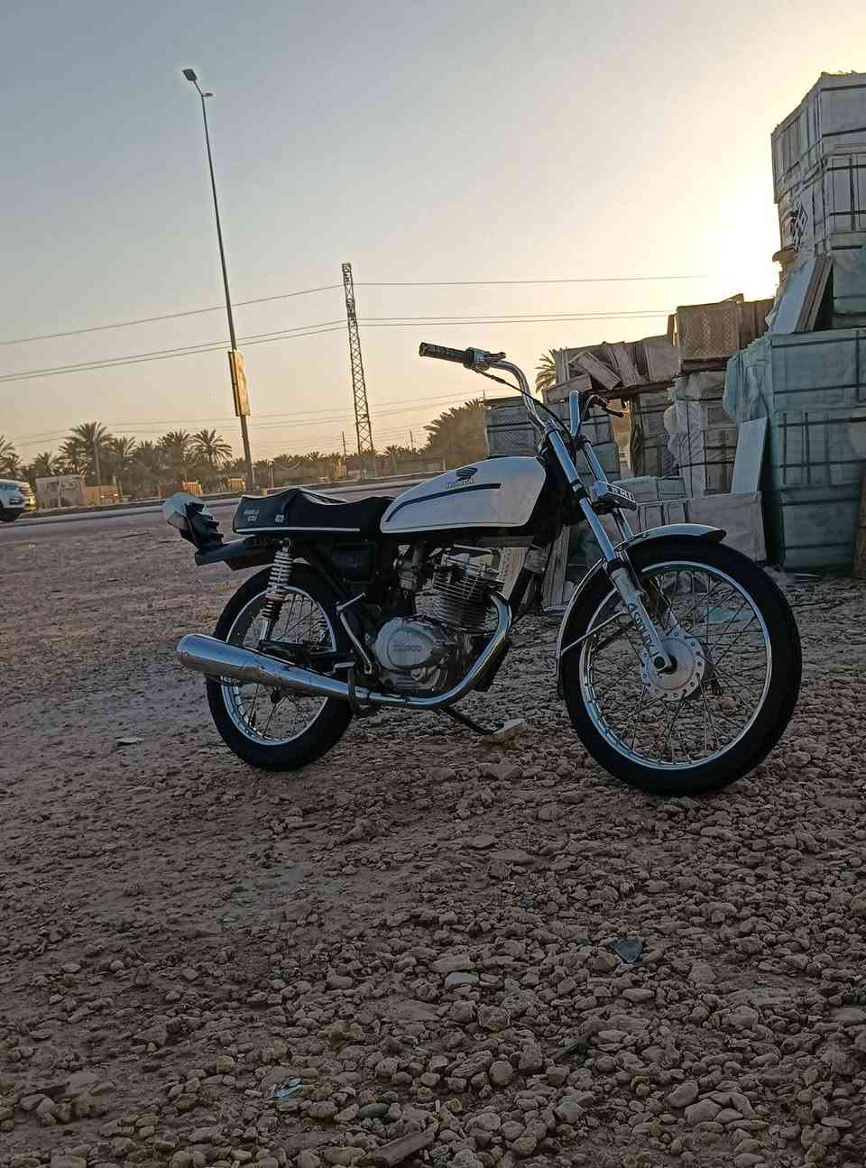 سلام عليكم نامه البيع موديل 23 شاصي 18 محرك 23
سعر 275 و بيها مجال / بابل جامعه الحله 
التواصل /***********
