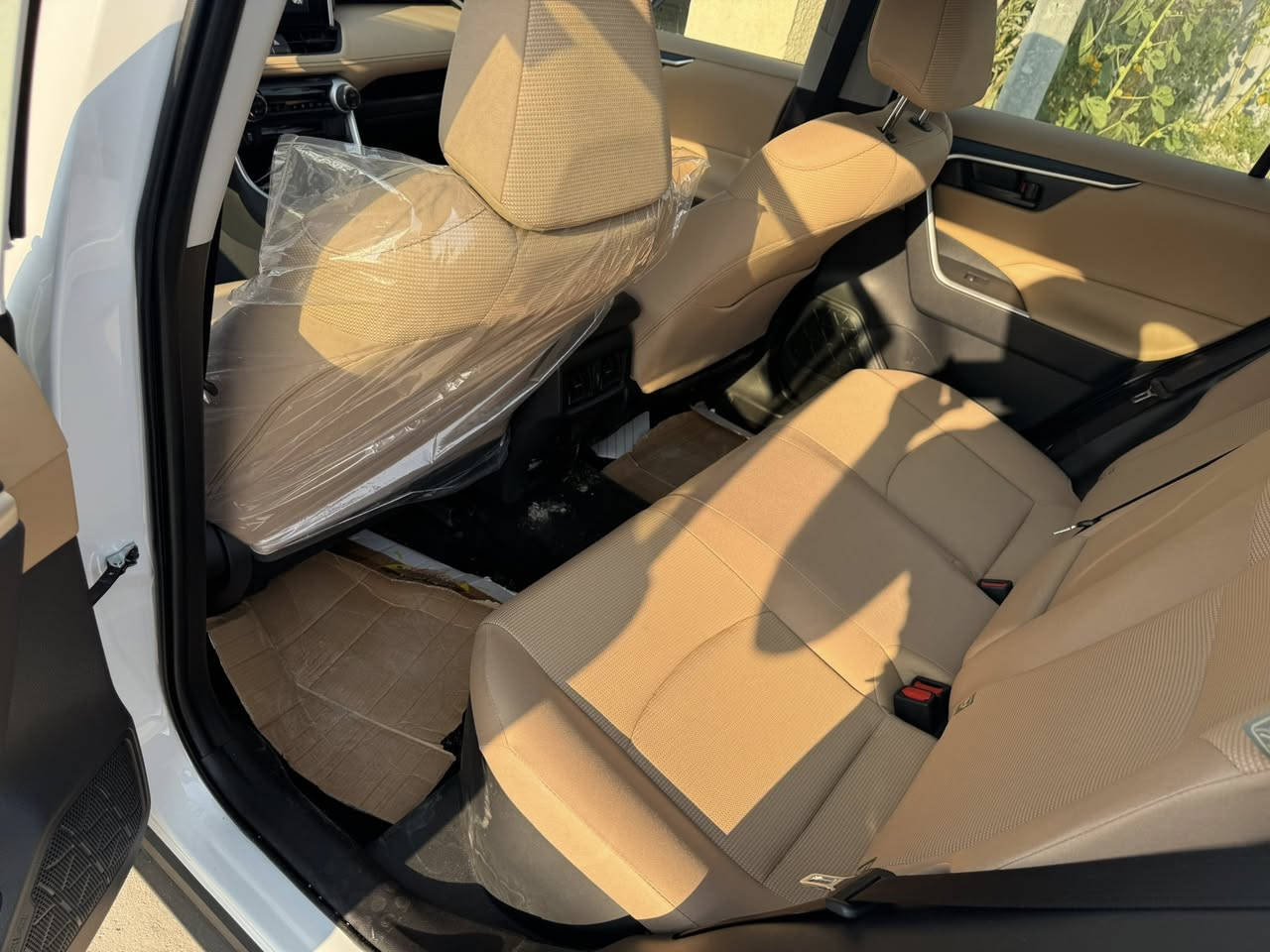 تويوتا راف فور هايبرد  للبيع 🚗
🔹 ياباني أصلي
🔹 وارد عبد اللطيف جميل
🔹 الموديل: 2025
🔹 اللون: أبيض
🔹 ناقل الحركة: أوتوماتيك
🔹 الوقود: هايبرد (بنزين + كهرباء)
🔹 العداد: 34500 قابل للزيادة

✅ سيارة نضيفة جداً + مغلفة ppf البنيد والدعامية والتكم  والمري يعني المقدمة كلها مغلفة 
✅ اقتصادية جدًا في الوقود
✅ بيها ضربة بالباب عكس السايق ومرجعة بارد بدون صبغ
✅ تقبل الفحص في الوكالة

💵 السيارة اقصاط لمصرف الصناعي استقطاع مباشر 
السعر 210 $

📍 الموقع : البصرة - مدينة الامل

📞 للتواصل***********
