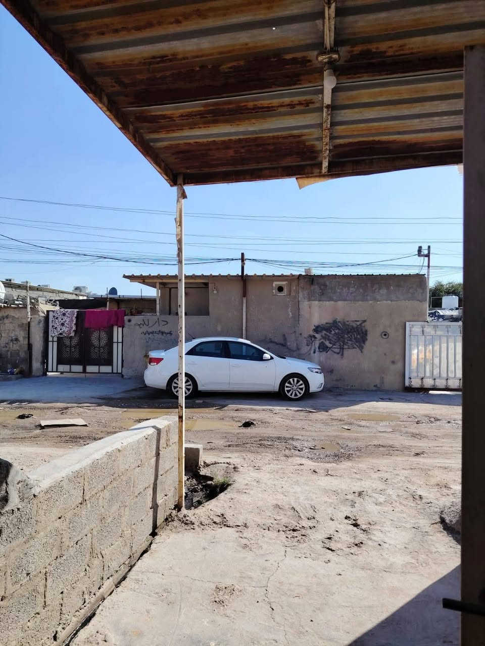 دار البيع الزعفرانيا  شارع الزوراء مقابيل شركه الزوراء(تجاوز) مقابيل اسواق المصطفى الشارع العريض النازل 30 واجيهه6 ونص  يحتوي ع محل خارجي   حمام دخلي خارجي منور ثنين غرفه نوم ثنين مساحه الغرف 3×3 والثاني 3×4
 الستقبال 4×7  والحولي نفسه مطبخ  التواصل ع الرقم ***********

وتساب +964 771 638 8648 سعر 30 وبي مجال
