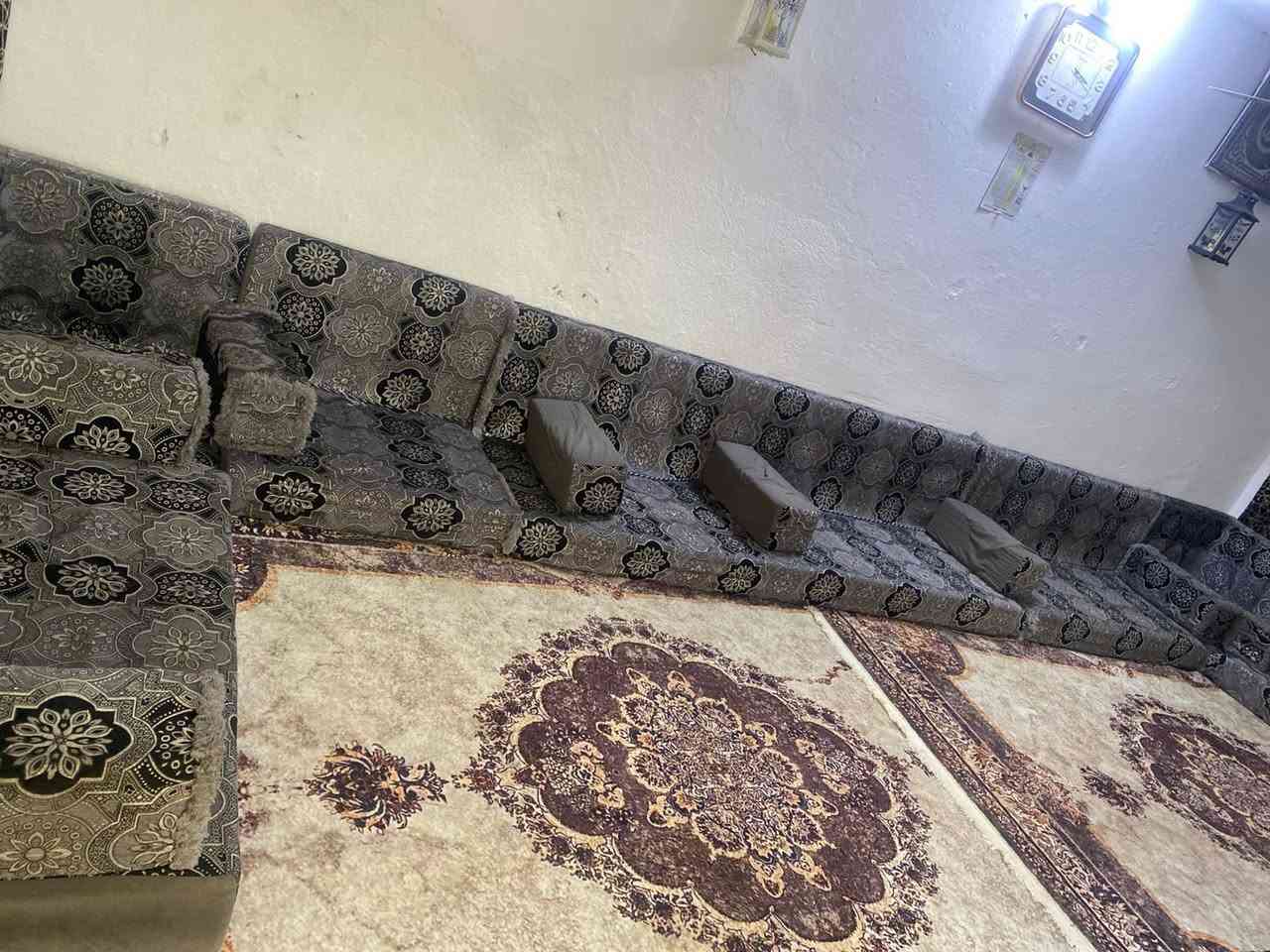 السلام عليكم 
عندي جلسة عربية كاملة 
للبيع الاسفنج ابلوك لسعر 
350 وبي مجال قليل 
مكان بغداد عامرية 
***********
