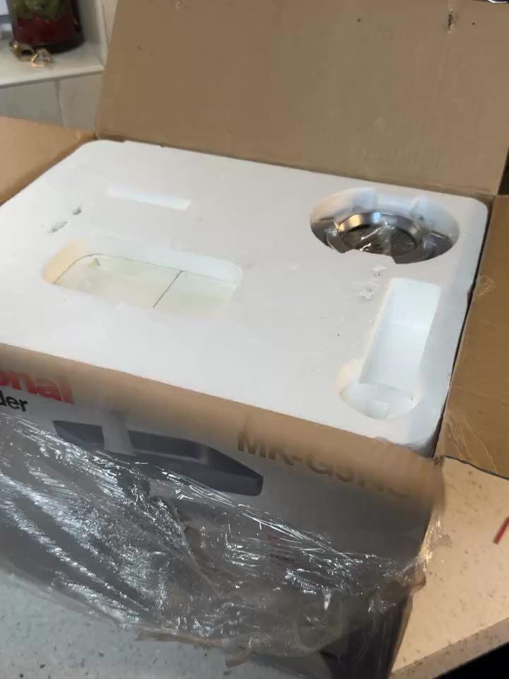 مكينة ثرم لحم G5 للبيع ياباني بالكاروتن غير مستخدم
مكاني بغداد توصيل ما عندي 
للاستفسار ***********
