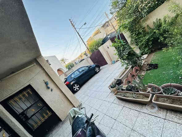 الدار للبيع 
الموقع الغزاليه 
شارع السايدين 
فرع اسواق تازه
المساحه 200 متر
واجهه 10
ونزال 20
بيت كبير متوفر بي كلشي 
***********
