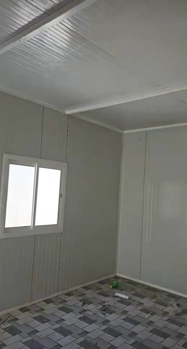 حدادة سفري اربيل 

غرف صندويج بنل
مخازن صندوج 
قمريات تانكي 
تصليح تانكي الماء 
تصلح باب حوش 
استنادات ملابس حسب الطلب
اتصل بنا وات ساب ***********
