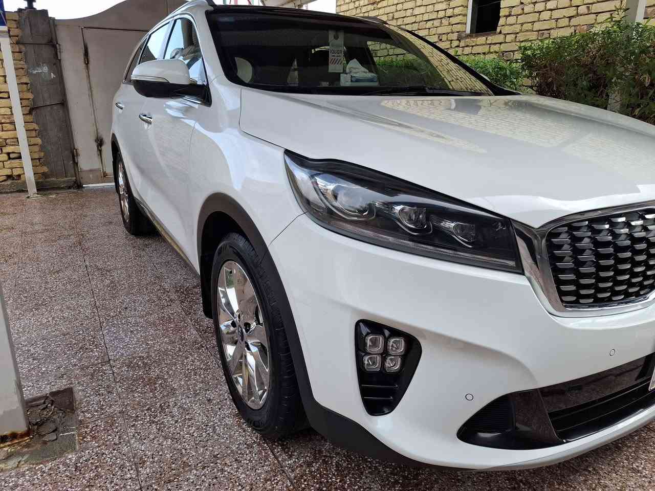 كيا سورنتو موديل ٢٠ خليجي مواصفاتها بصمه بانوراما معروفه رقم بغداد مكينه ٦ سلندر رقم بغداد ماشيه ٤٤ الف حقيقي للاستفسار الاتصال عالرقم *********** او خاص اخوان السيارة حيل جديده ونظيفه
