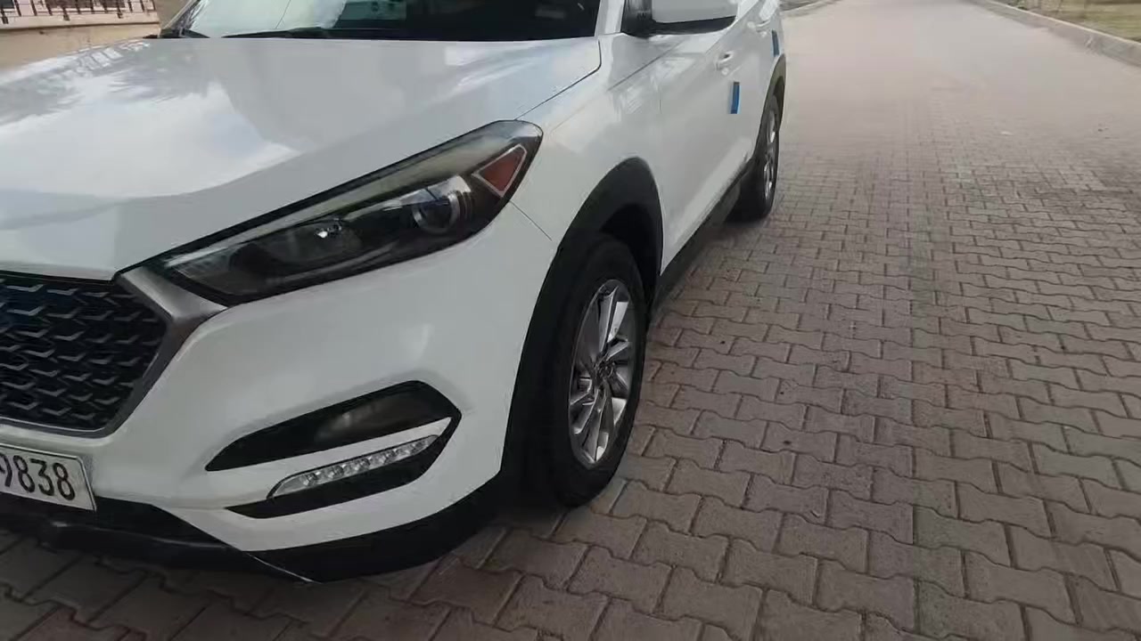 السلام عليكم
توسان 2016 وارد امريكي

نص فول

محرك 2.0GDI مبدل كازكيت دبل

ضربتها بدنة ومبدل بنيد وبيها ملاحظات

مكانها بغداد 

للتواصل *********** او على الماسنجر
