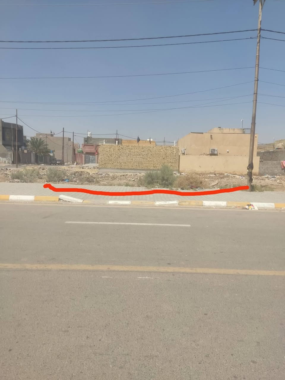 قطعه للبيع منطقة حي الحسين المساحه 200بيه فضله 30متر وجه على الشارع الرئيسي مقابيل سعيد بن جبير ***********
