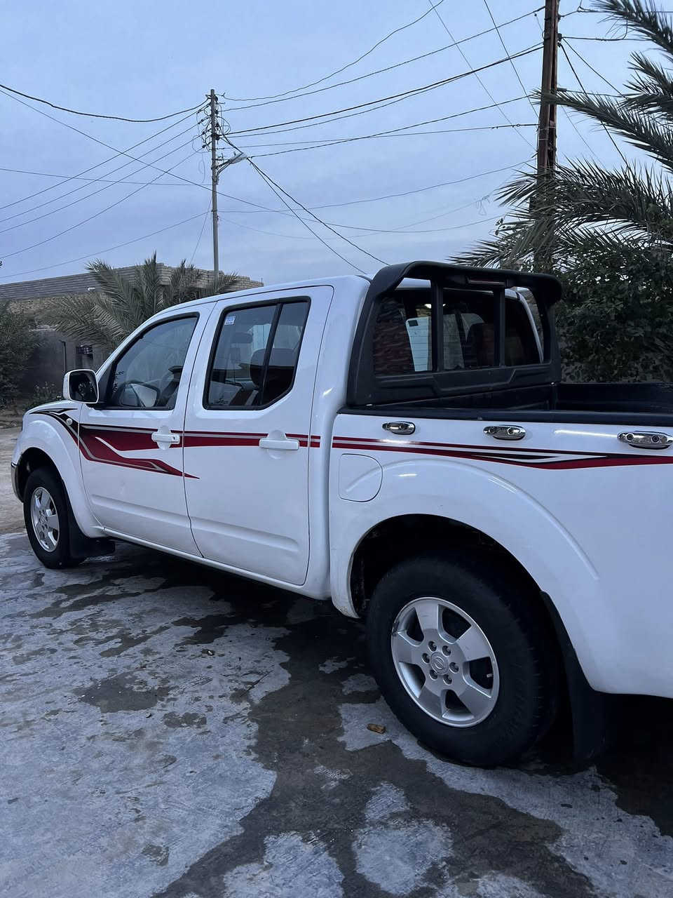 السلام عليكم نيفارا 2015 بيها فقط صبغ بالتكمه الخلفيه ومأشر عليه بالصوره رقم أربيل كير مكينه حداده تبريد تخم تاير نظيفه حيل مكانها بصره قرنه سعرها 135 مع المجال الاتصال على الرقم(***********) سنويته منتهيه للبيع او المراوس
