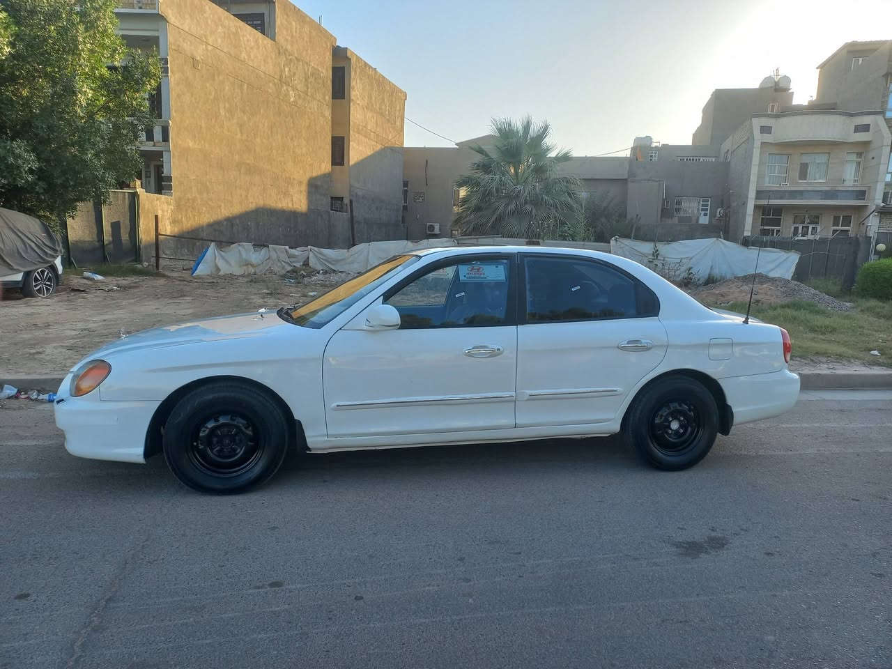سلام عليكم 
هونداي سوناتا مديل 2000 رقم بغداد
مكينة 4 سلندر المرغوب 2000cc دوش 
كير عادي 
صدر تخم تاير جديد
السيارة مصبوغة جمالية بدون حادث 
سيارة نصبتها حلوة وشوفة عينكم 
السيارة بيها ملاحضات اتصل وبخدمتك

 مكانها بغداد / شهداء السيدية 
سعر 49 ورقة وبيها مجال 
***********
***********
