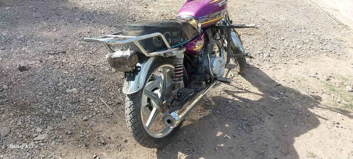 السلام عليكم دراجه ايراني سونك موديل 24  خمسه كير محرك 200 مكفول لاتبخير ولا نضوح شاصي مكفولل من العواج اوياله عدلات تايرات جدد بس بي نقص الجوزه ما اطفي فقط جوزه نكره سلف السعر 675 وبي مجال بسيط المكان اليوسفيه معمل زينب الرقم *********** بي واتساب
