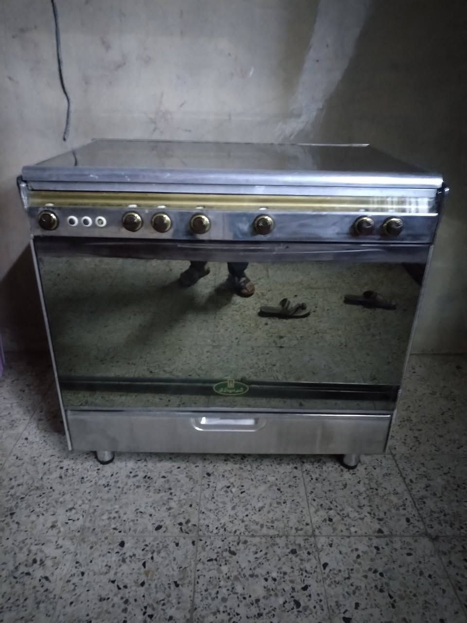 يوجد طباخ مصري للبيع للاستفسار ***********
