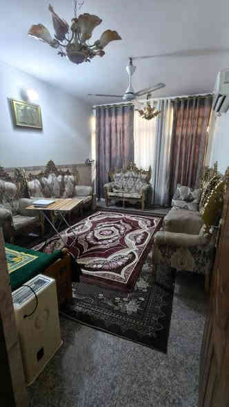 للبيع ..
       دار في الشعب _ العقاري الاولى بيت نظيف بناء 2013 مساحته 60م ( واجهة 4.5  ونزال 13) ماء كهرباء ميزانية موجودة قريب عن الشارع العام (5دقايق)  شارع عريض 15 م يتكون من مدخلين صالة٫ مطبخ وحولي مشترك صحيات وترك .. في الطابق الثاني غرفتين نوم   وبيتونة وسطحين 
الاستفسار  الاتصال على الرقم 
                                   *********** متوفر واتساب
