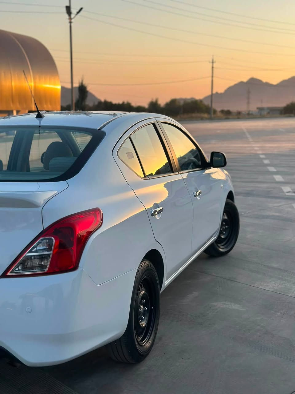 نیسان لاکشمیبای ٢٠٢٢
NISSAN SUNNY 2022
هیندی دەسک ستیل و دەبڵ گێچ و ئاوێنە کارەبایی و باڵ،
سەنەوەی و ژینگە تا یەک ساڵی تر نوێییە
٤٤،٠٠٠ هەزار کیلۆمەتر ڕۆیشتووە زۆر خاوێن و جوان ماوەتەوە لەسەر دەقی شەریکە، دوو سویچی شەریکە و ٤ کەپی بیلاد و کامل ئەشیای شەریکەی لەگەڵ ماوە ناو گاحی کراوە و بەرگە کوشنی لەگەڵدایە، دووپارچەی بۆیاخە (بۆنیت + چاملغی سەیاق) یەک بست دەرگای سەیاق بۆیاغە بێ ناوگرتن، دوو پەڵە کارتی بچووکی هەیە و سەیارەکە پێشی لای سەیاق لێدراوە بەڵام
شاسی نەگرتووە و وەک بیلاد چاککراوە، گێڕ و مەکینە تەبرید سارد و گەرم کارەبایی بەشەرت،
٨٨ گەڵاو مامەڵە 
ئەگەر مشتەریت ***********
ڤایبەر و وەتسئەپی لەسەرە
