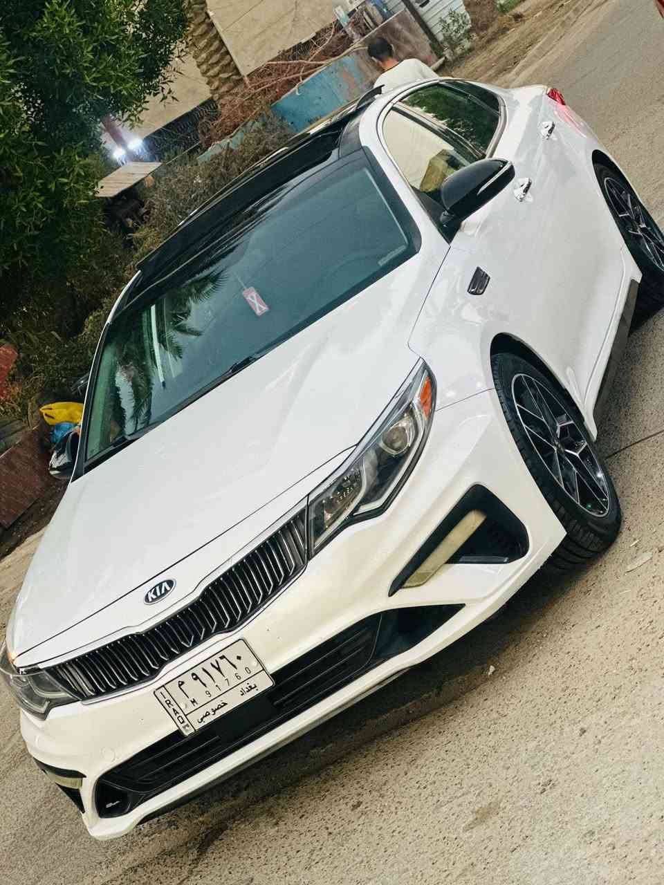 السلام عليكم
للبيع فقط  مكينة Kia Optima GDI
موديل ٢٠٢٠ فول مواصفات ١/١ 
وارد امريكي بدون حادث وبدون صبغ بيهة بس طخة بالجاملغ الخلفي الايمن بارد بسيط كد شبر ماشية ١٧ الف 
كشنات جلد كهرباء +تدفئة 
حساس خلفي 
ويل كب + مري بلاك 
رقم بغداد 
مكان السيارة بغداد العامرية 
الاتصال  ***********
