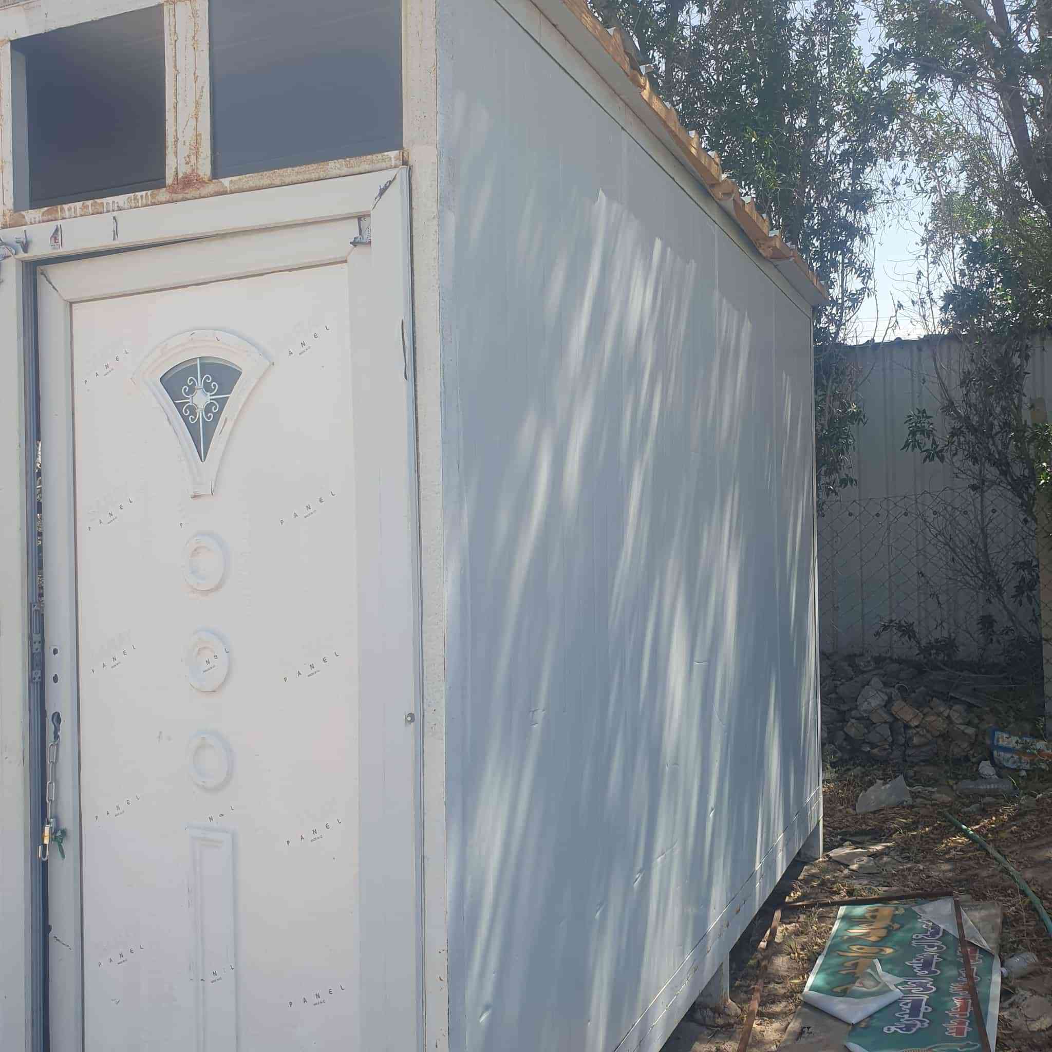 بيع مستعجل كرفان 3*4  جديد استعمال قليل جدا  1500 السعر  المكان النجف الحيدريه درجة اولى تجي وتشوف بعينك*********** وبي مجال
