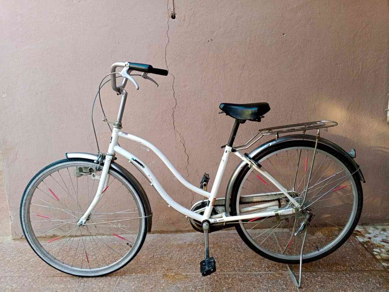 🚴 للبيع باسكل بحالة ممتازة جداً
• مستعمل لمدة 3 أشهر فقط • نظيف ومحافظ عليه وما يحتاج أي تصليح • الاستخدام خفيف وحالته مثل الجديد 
•المكان قضاء الشامية 
• السعر: 90 ألف دينار (قابل للتفاوض بالمعقول)
للمهتمين راسلوني على الخاص.


**إذا كنت صاحب هذا الإعلان وتريد حذفه لأي سبب، رجاءا أرسل رسالة إلى الدعم الفني**