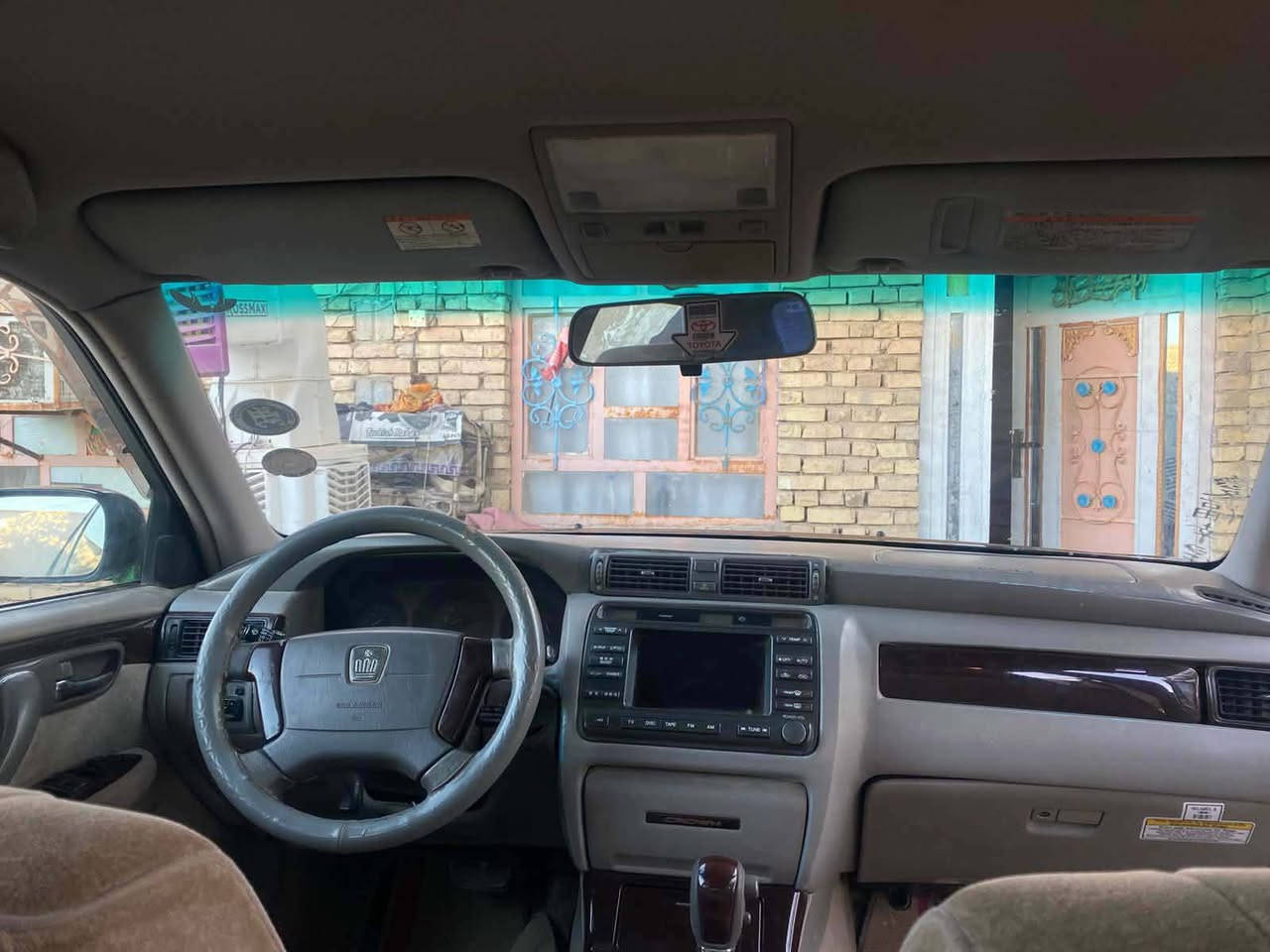 السلام عليكم كراون ملكة للبيع 
مكينة  ديفور الچبير
كرستال اصلا 
ثلاجه خلفية 
شاشة كرستال 
مري شفط 
لايت زنون
ويل كب نجمه نفطي 
تواير جدد
كص جنطة بيها رقم سليمانية حفر اصلي بدون سنوية مكينة كير تبريد حدادية كلة بوضع الشركة السيارة مكانها ذي قار الشطرة 
السعر 34 ورقة
استفسار اكثر 
***********
