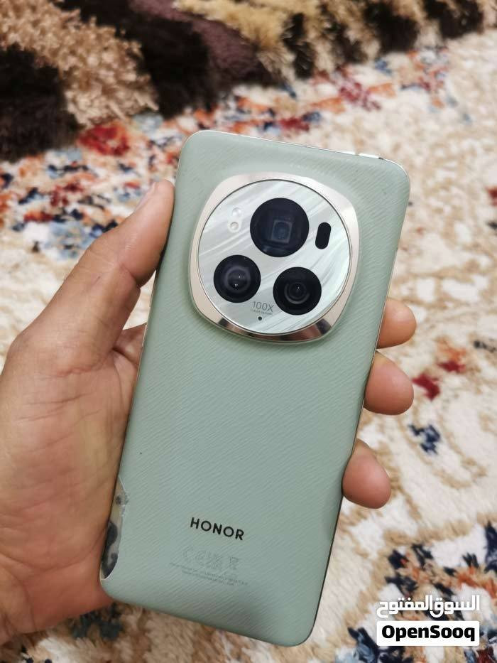 هونر ماجيك 6 برو نسخه عالمية مكفول بي بس هذا الجلد مالته شوية طايح منه ومامأثر الجهاز بدون ملحقات للبيع او مراوس مع سامسونج اس 23 الترا مكاني البصرة 
*********** ماعندي توصيل السعر 625
