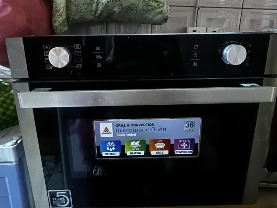 مرحبا السلام عليكم  مايكروويف الحجيه الحجم الكبير مستخدمته   مره وحده بس. ممناسبها حجمها كبير. قياسا بيها. 
ماخذته ب٥٥٠ دنبيعه ب٢٧٠. باعو الصور كدامكم نظيف ومرتب  ومره وحده مستخدم فقط.   مكان بستان الحلو. الي ياخذه وياه كتلوك. طبعا  وشوفو داخله  شون نظيفه
الي يريده يتواصل ع رقم
  0780 596 2015
